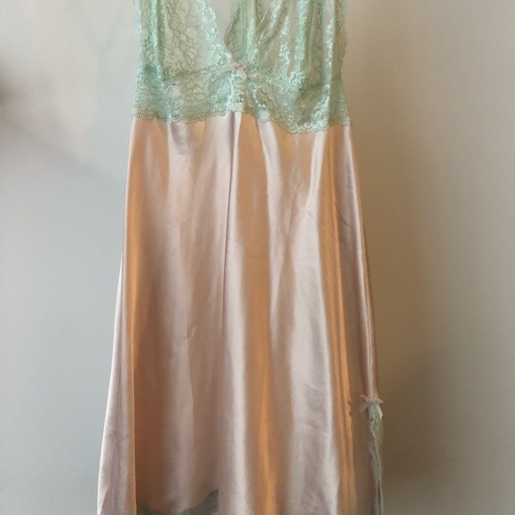 Victoria’s Secret lace and silk teddy - Picture 2 of 7